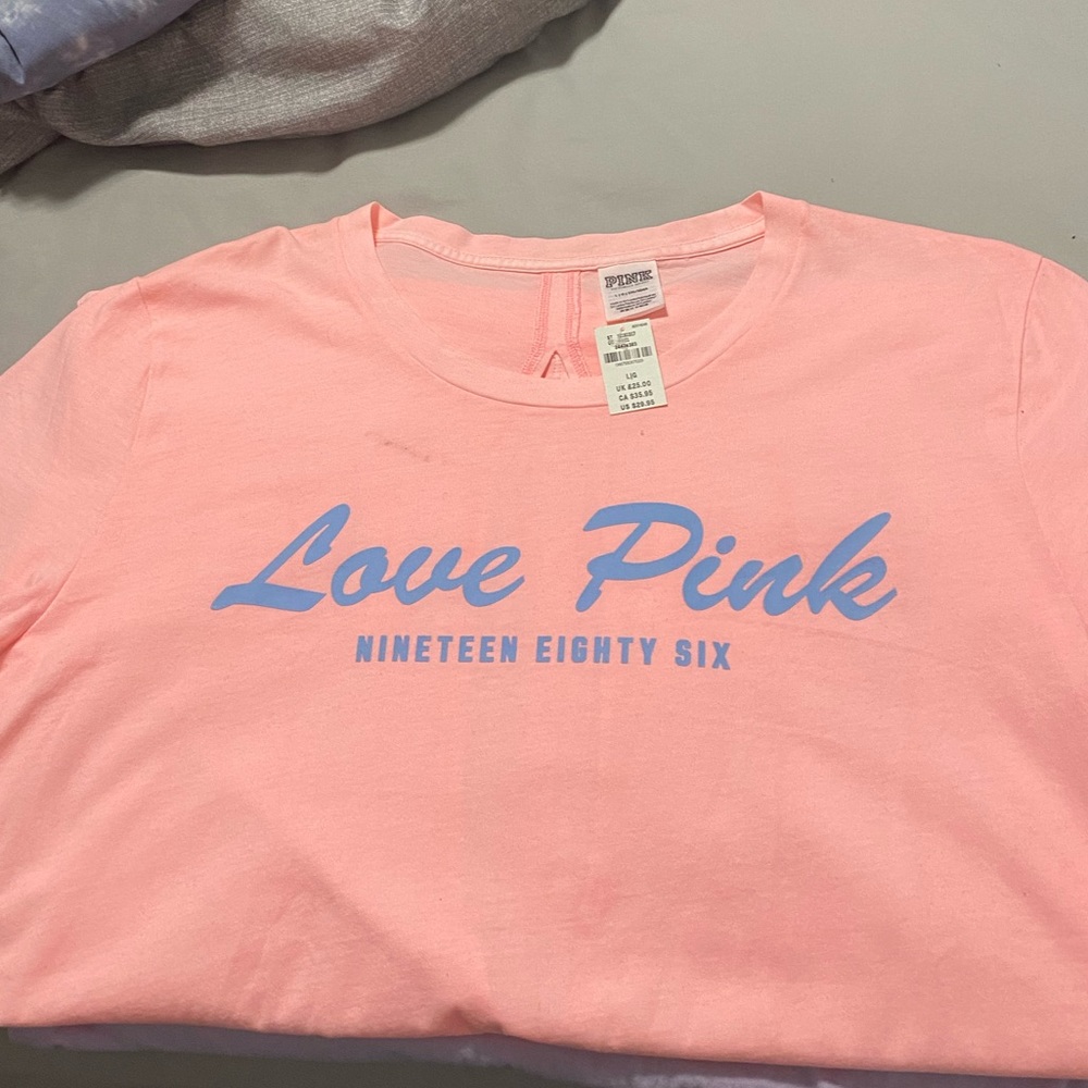 VS Pink tee